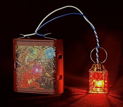 Kunststoff-Batterie Box für Laternchen (mit Batterien)